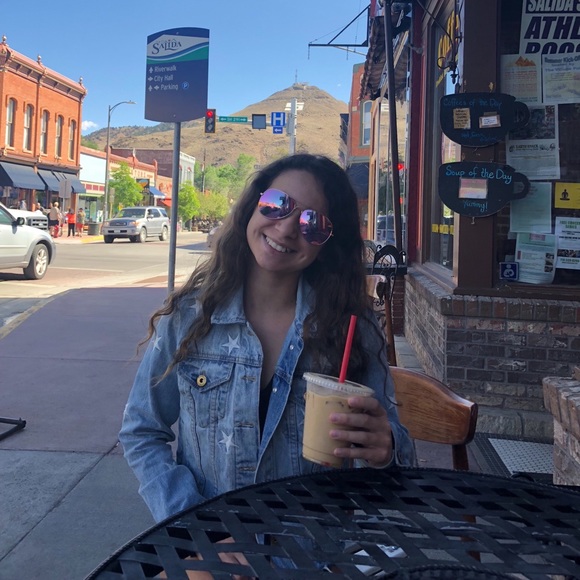 Meet your Posher, Daniella - Picture 1 of 1